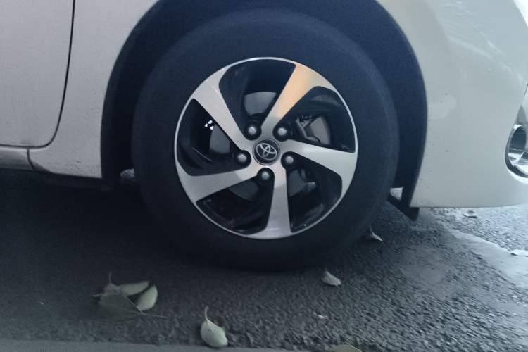 Used Toyota Levin 2018 185T CVT Luxury Edition Right Front Wheel Hub