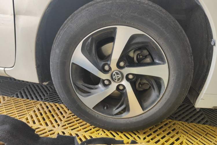Used Toyota Levin 2018 185T CVT Luxury Edition Right Front Wheel Hub