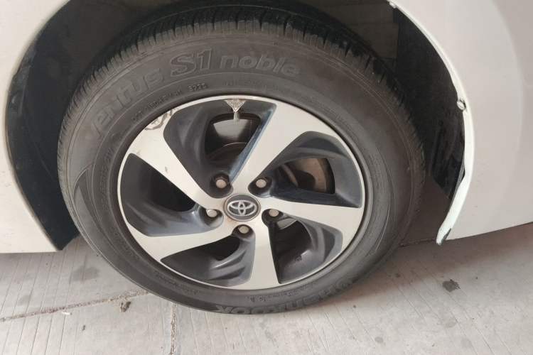 Used Toyota Levin 2018 185T CVT Luxury Edition Right Front Wheel Hub