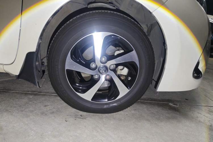 Used Toyota Levin 2018 185T CVT Luxury Edition Right Front Wheel Hub
