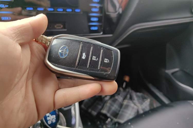Used Toyota Levin 2018 Dual-Engine 1.8H GS-V E-CVT Prestige Version China VI Standard Vehicle Key