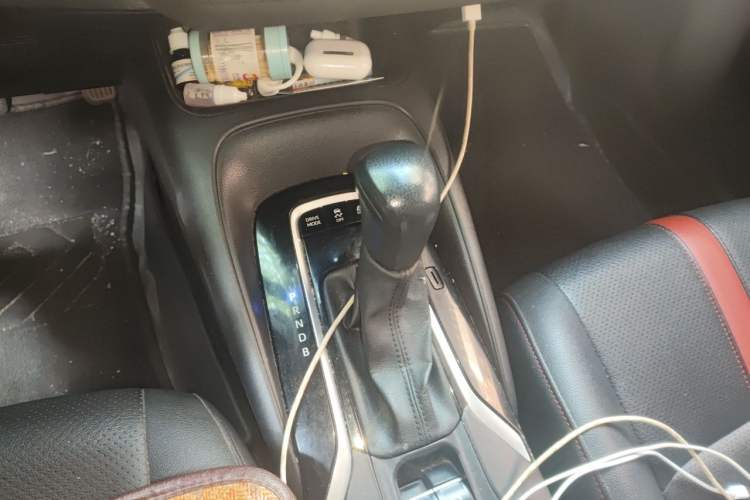 Used Toyota Levin 2019 Dual-Engine 1.8H E-CVT Luxury Edition China VI Standard Gear Lever