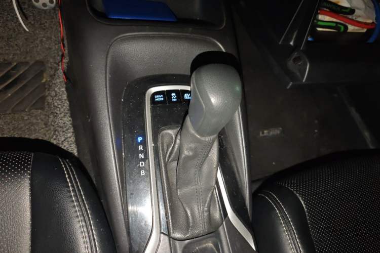 Used Toyota Levin 2019 Dual-Engine 1.8H E-CVT Luxury Edition China VI Standard Gear Lever