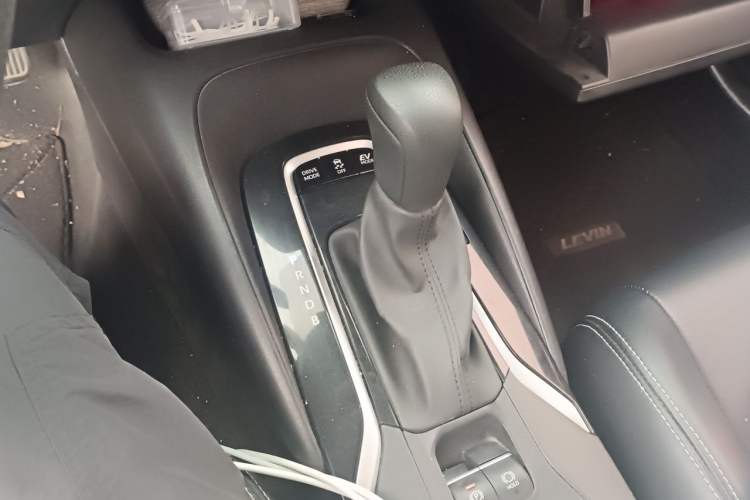 Used Toyota Levin 2019 Dual-Engine 1.8H E-CVT Luxury Edition China VI Standard Gear Lever