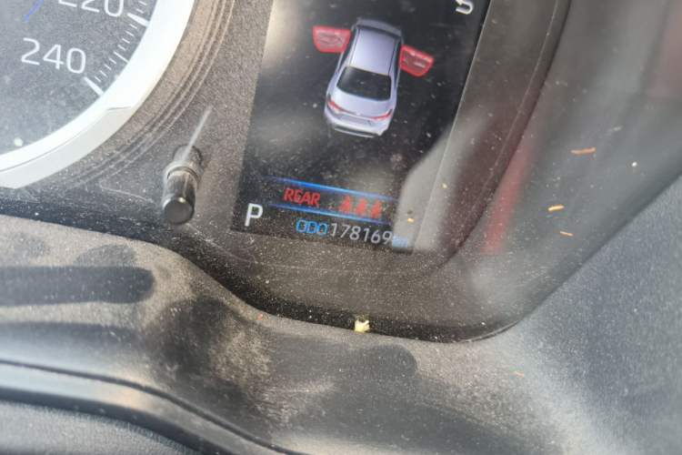Used Toyota Levin 2019 Dual-Engine 1.8H E-CVT Luxury Edition China VI Standard Odometer Close Up