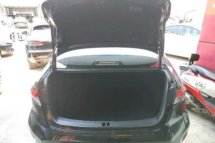 Used Toyota Levin 2019 185T CVT Luxury Edition China VI Standard Trunk