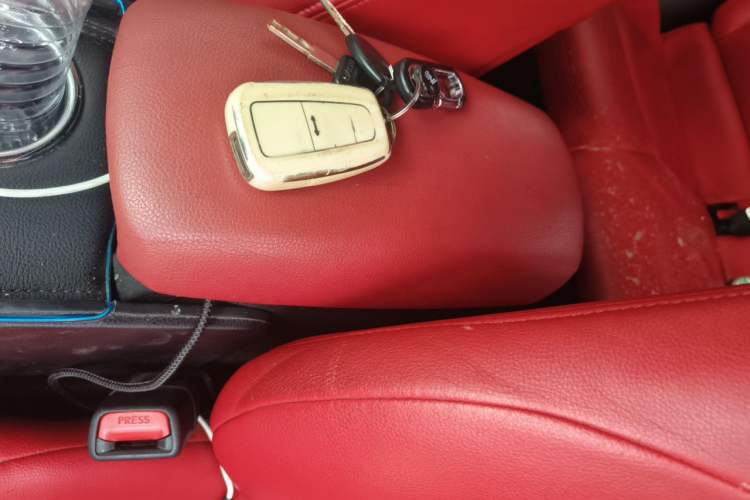 Used Toyota Levin 2019 Dual-Engine 1.8H E-CVT Luxury Edition China VI Standard Vehicle Key