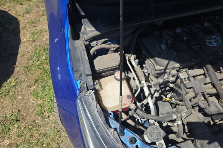 Used Toyota Levin 2019 Dual-Engine 1.8H E-CVT Luxury Edition China VI Standard Engine Bay Right