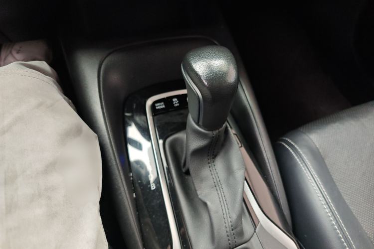 Used Toyota Levin 2019 Dual-Engine 1.8H E-CVT Luxury Edition China VI Standard Gear Lever