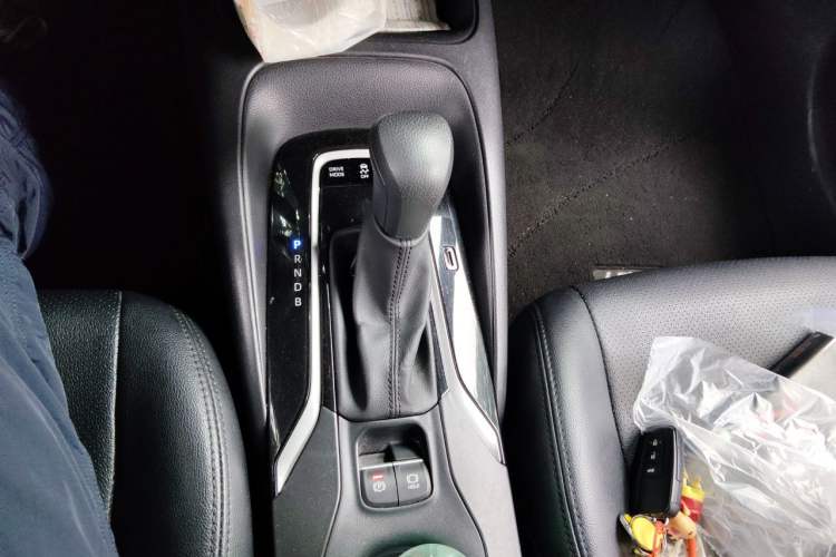 Used Toyota Levin 2019 Dual-Engine 1.8H E-CVT Sport Edition China VI Standard Gear Lever