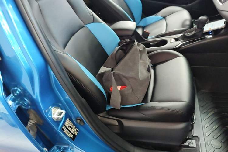 Used Toyota Levin 2019 Dual-Engine 1.8H E-CVT Luxury Edition China VI Standard Right Front Seat