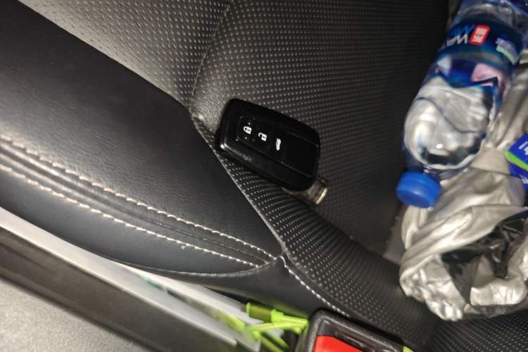 Used Toyota Levin 2019 Dual-Engine 1.8H E-CVT Sport Edition China VI Standard Vehicle Key