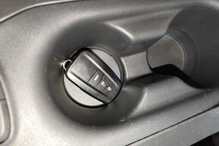 Used Toyota Levin 2019 Dual-Engine 1.8H E-CVT Luxury Edition China VI Standard Vehicle Key
