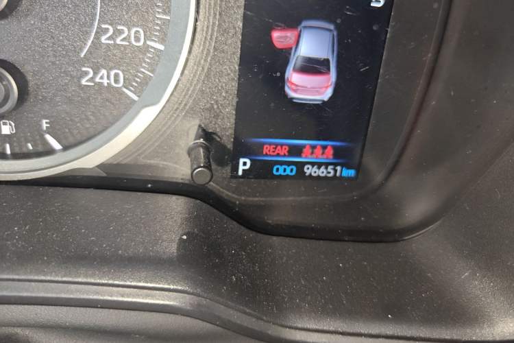 Used Toyota Levin 2019 185T CVT Luxury Edition China VI Standard Odometer Close Up