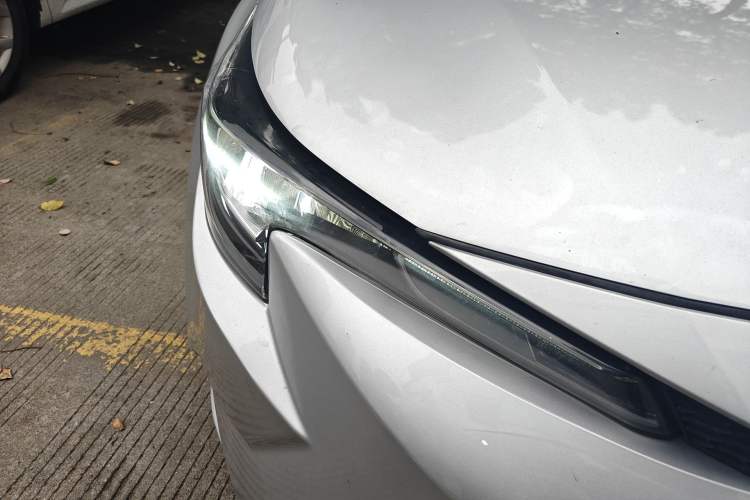 Used Toyota Levin 2019 185T CVT Luxury Edition China VI Standard Right Front Headlight