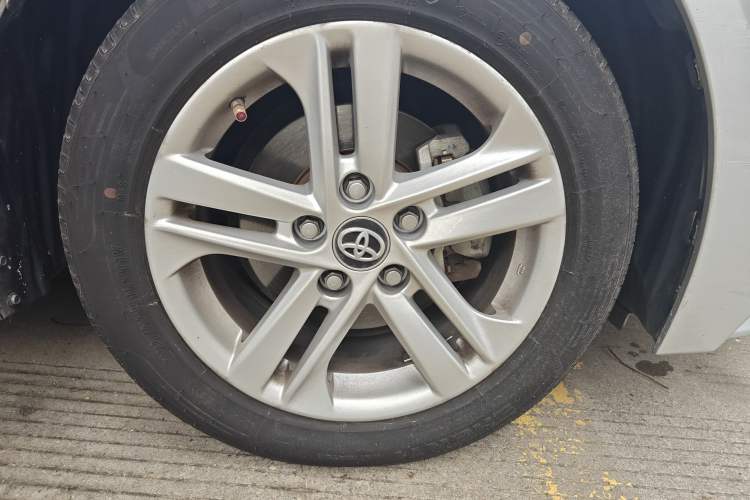Used Toyota Levin 2019 185T CVT Luxury Edition China VI Standard Right Front Wheel Hub