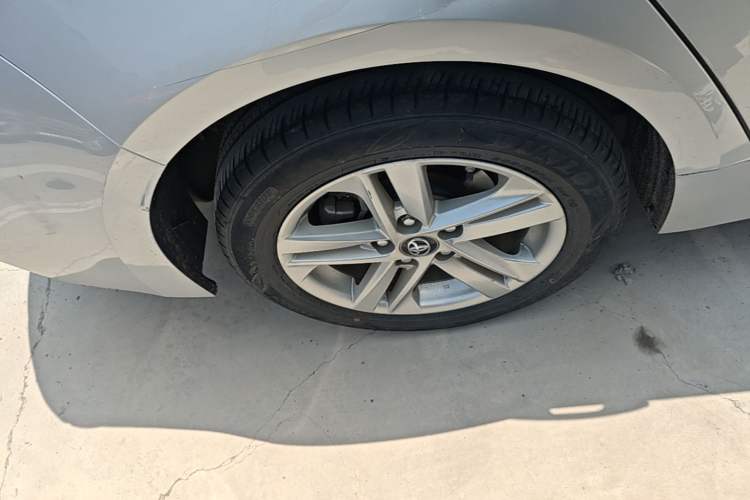 Used Toyota Levin 2019 185T CVT Entry-Level Version China VI Standard Right Rear Wheel Hub