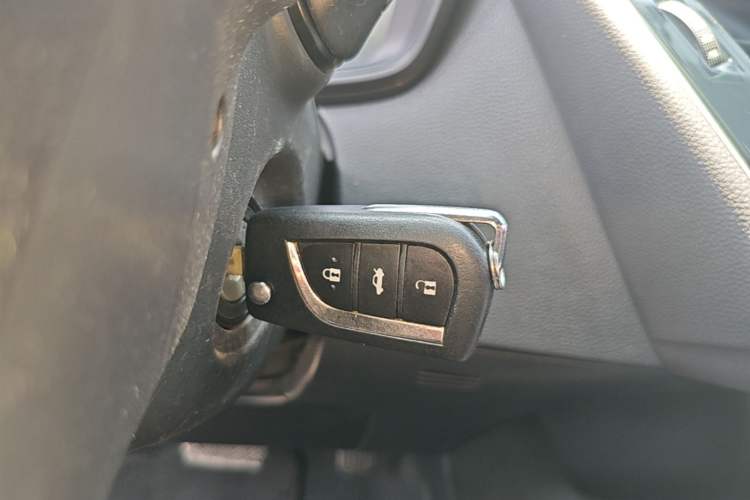 Used Toyota Levin 2019 185T CVT Entry-Level Version China VI Standard Vehicle Key