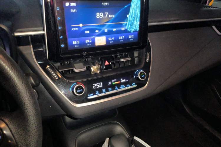 Used Toyota Levin 2019 Dual-Engine 1.8H E-CVT Luxury Edition China V Standard Audio And AC Panel