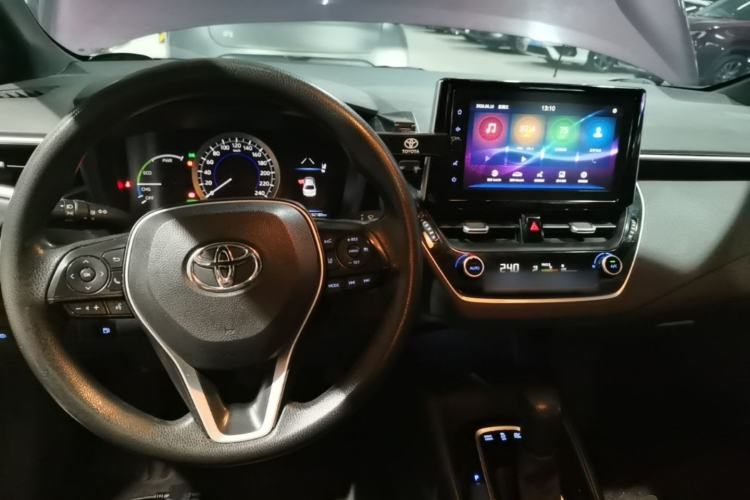 Used Toyota Levin 2019 Dual-Engine 1.8H E-CVT Luxury Edition China VI Standard Center Console
