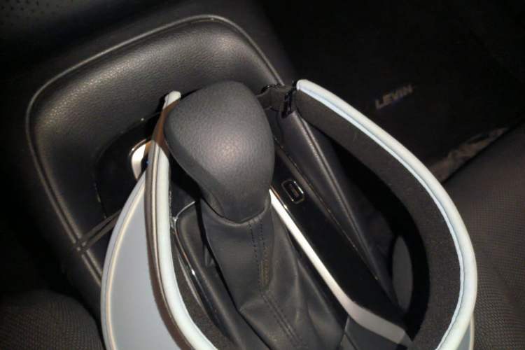 Used Toyota Levin 2019 Dual-Engine 1.8H E-CVT Luxury Edition China V Standard Gear Lever