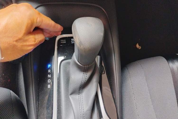 Used Toyota Levin 2019 Dual-Engine 1.8H E-CVT Luxury Edition China VI Standard Gear Lever
