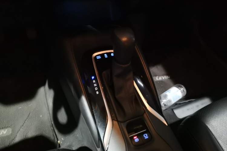 Used Toyota Levin 2019 Dual-Engine 1.8H E-CVT Luxury Edition China VI Standard Gear Lever