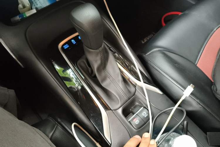 Used Toyota Levin 2019 Dual-Engine 1.8H E-CVT Luxury Edition China VI Standard Gear Lever