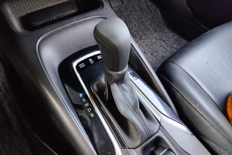 Used Toyota Levin 2019 Dual-Engine 1.8H E-CVT Luxury Edition China V Standard Gear Lever