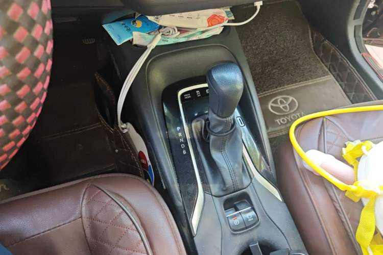 Used Toyota Levin 2019 Dual-Engine 1.8H E-CVT Luxury Edition China VI Standard Gear Lever