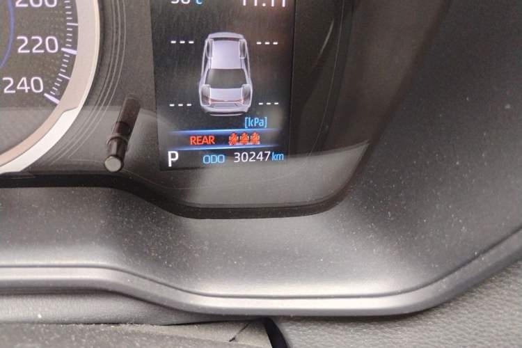 Used Toyota Levin 2019 Dual-Engine 1.8H E-CVT Luxury Edition China VI Standard Odometer Close Up