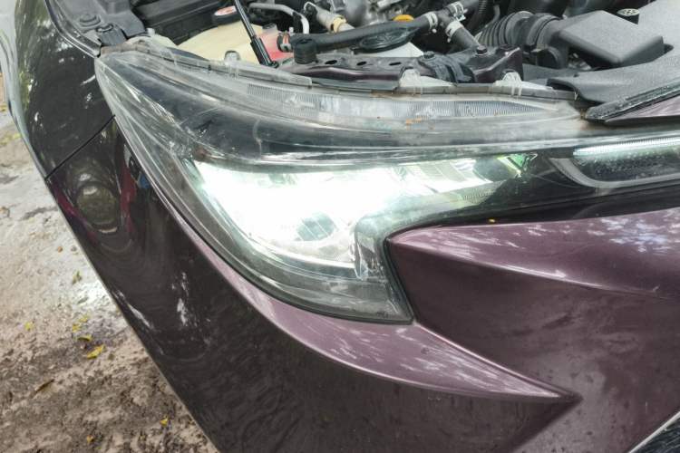 Used Toyota Levin 2019 Dual-Engine 1.8H E-CVT Luxury Edition China VI Standard Right Front Headlight