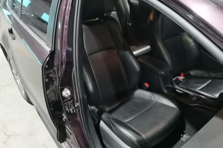 Used Toyota Levin 2019 Dual-Engine 1.8H E-CVT Luxury Edition China VI Standard Right Front Seat