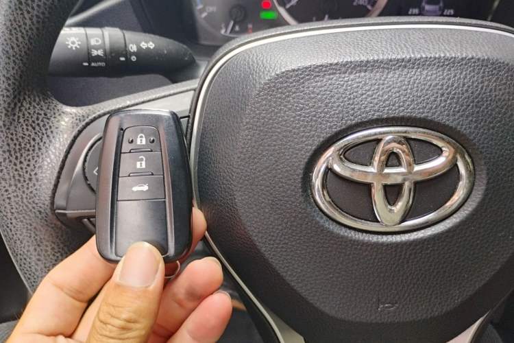 Used Toyota Levin 2019 Dual-Engine 1.8H E-CVT Luxury Edition China VI Standard Vehicle Key