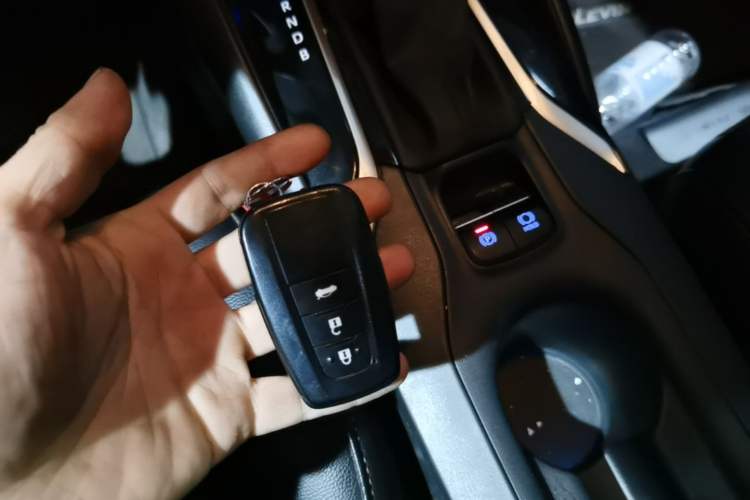 Used Toyota Levin 2019 Dual-Engine 1.8H E-CVT Luxury Edition China VI Standard Vehicle Key
