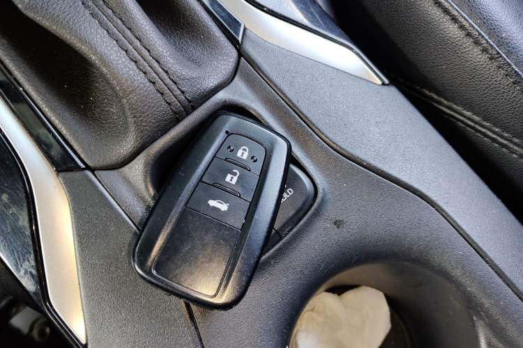 Used Toyota Levin 2019 Dual-Engine 1.8H E-CVT Luxury Edition China V Standard Vehicle Key