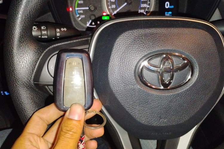 Used Toyota Levin 2019 Dual-Engine 1.8H E-CVT Sport Edition China VI Standard Vehicle Key
