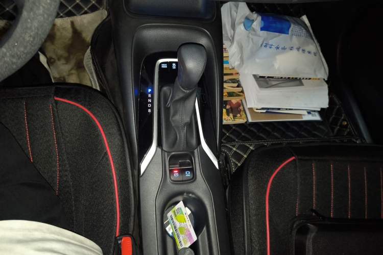 Used Toyota Levin 2019 Dual-Engine 1.8H E-CVT Luxury Edition China VI Standard Gear Lever