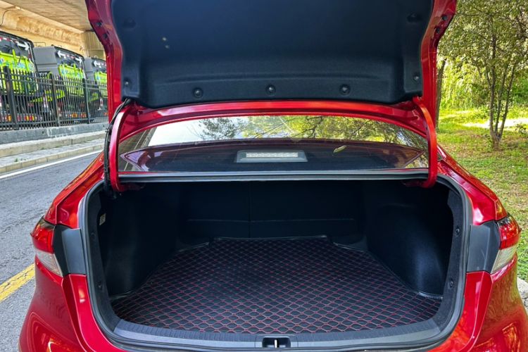 Used Toyota Levin 2019 Dual-Engine 1.8H E-CVT Luxury Edition China VI Standard Interior 7