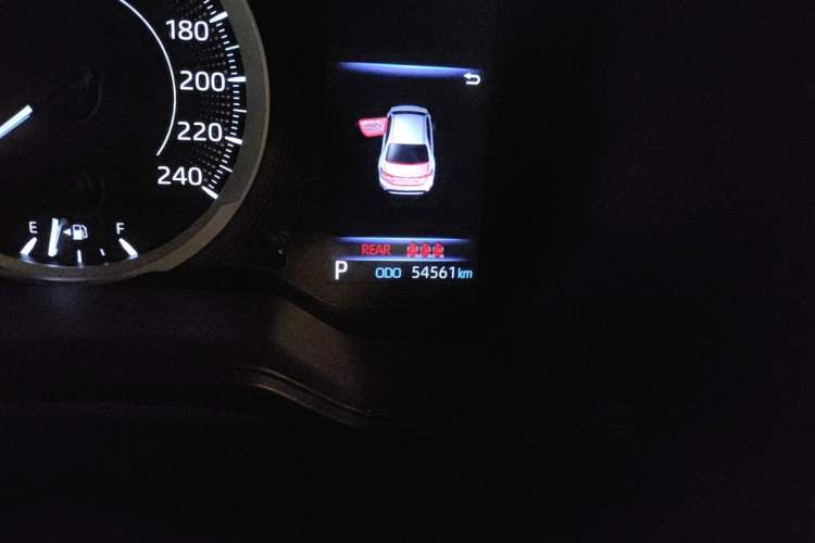 Used Toyota Levin 2019 185T CVT Luxury Edition China VI Standard Odometer Close Up