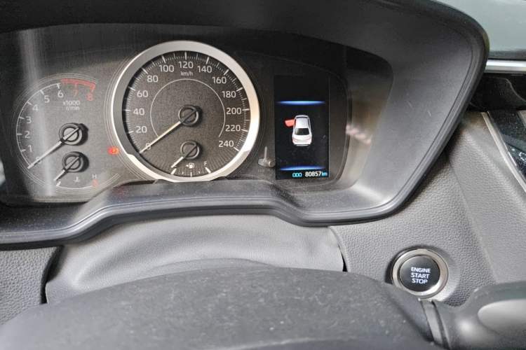 Used Toyota Levin 2019 185T CVT Luxury Edition China VI Standard Odometer Close Up