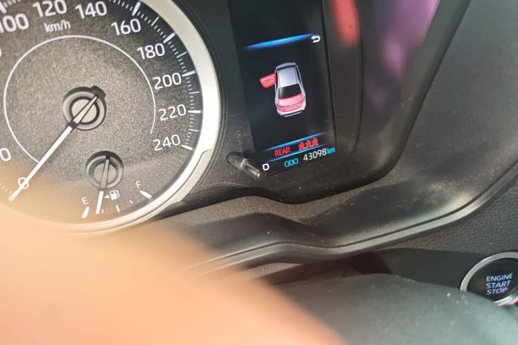 Used Toyota Levin 2019 185T CVT Luxury Edition China VI Standard Odometer Close Up