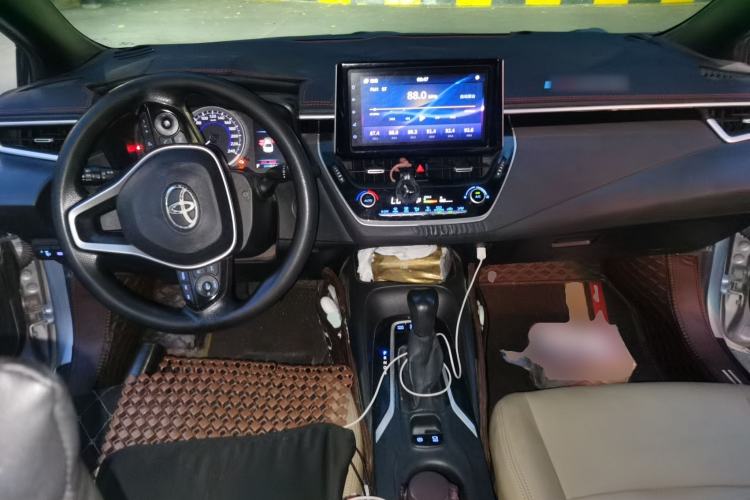 Used Toyota Levin 2019 Dual-Engine 1.8H E-CVT Luxury Edition China VI Standard Center Console