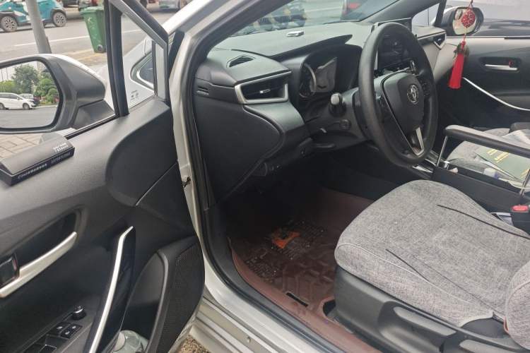Used Toyota Levin 2019 Dual-Engine 1.8H E-CVT Luxury Edition China VI Standard Driver Seat