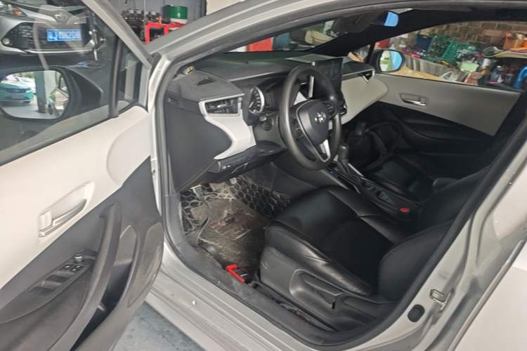 Used Toyota Levin 2019 185T CVT Luxury Edition China VI Standard Driver Seat