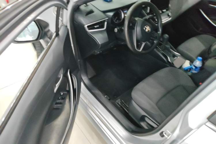 Used Toyota Levin 2019 Dual-Engine 1.8H E-CVT Luxury Edition China VI Standard Driver Seat