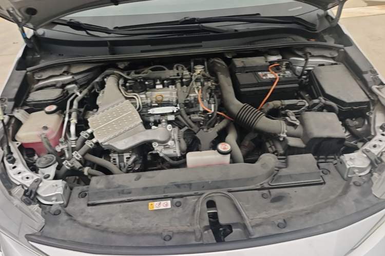 Used Toyota Levin 2019 185T CVT Entry-Level Version China VI Standard Engine Bay