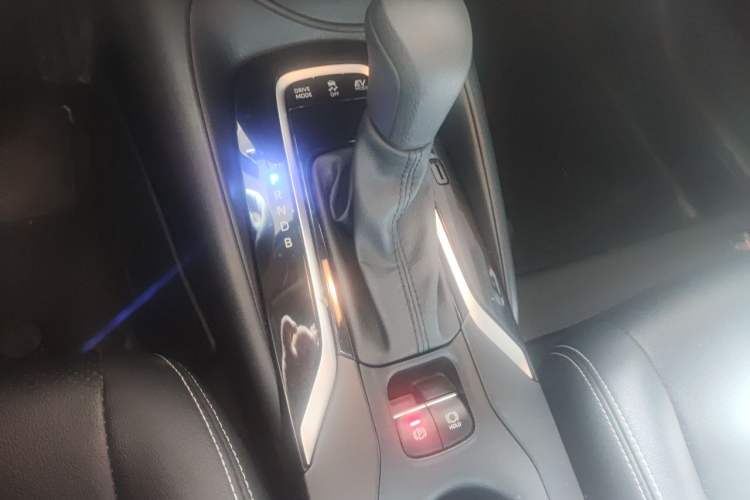 Used Toyota Levin 2019 Dual-Engine 1.8H E-CVT Sport Edition China VI Standard Gear Lever