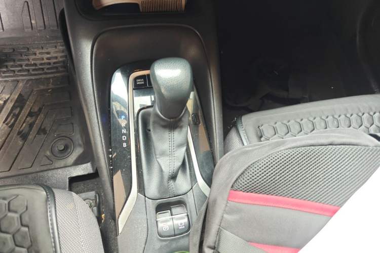 Used Toyota Levin 2019 Dual-Engine 1.8H E-CVT Entry-Level Model China V Standard Gear Lever