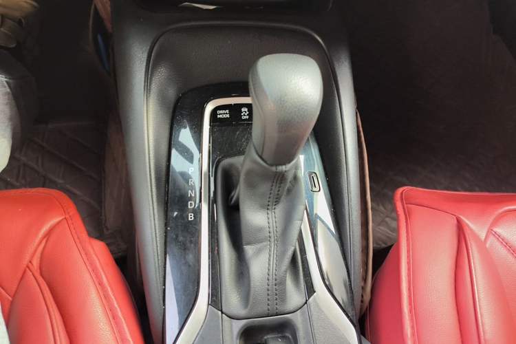Used Toyota Levin 2019 Dual-Engine 1.8H E-CVT Luxury Edition China VI Standard Gear Lever